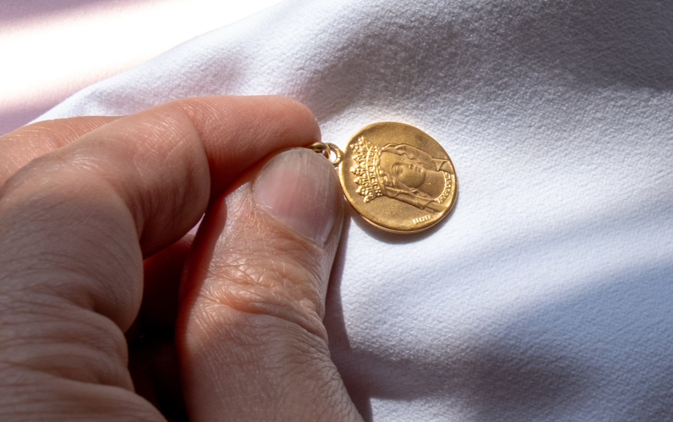 Comment entretenir une médaille en or ou en argent ?